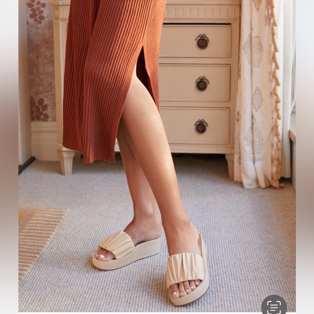 NWT, AEROSOLES Dada Sandals in Tan, New in box - Picture 2 of 12